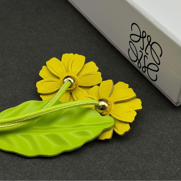 Loewe Green and Yellow Floral Key Holder with Gold Ring - Picture 3 of 7
